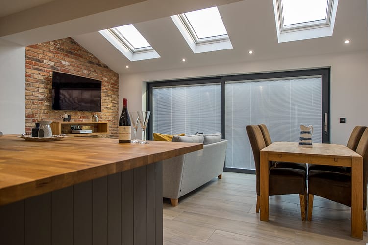 aluminium sliding patio doors with blinds in glass